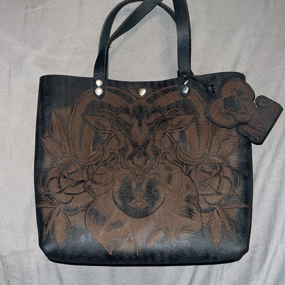 *SOLD* Broke-In Hearted Leather Purse - Picture 3 of 7